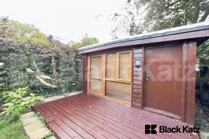 Superb 4 Bed with over 2050 Sq. Ft. of living & entertaining space Rockwell Gardens , Dulwich / Crystal Palace / Gipsy Hill Borders